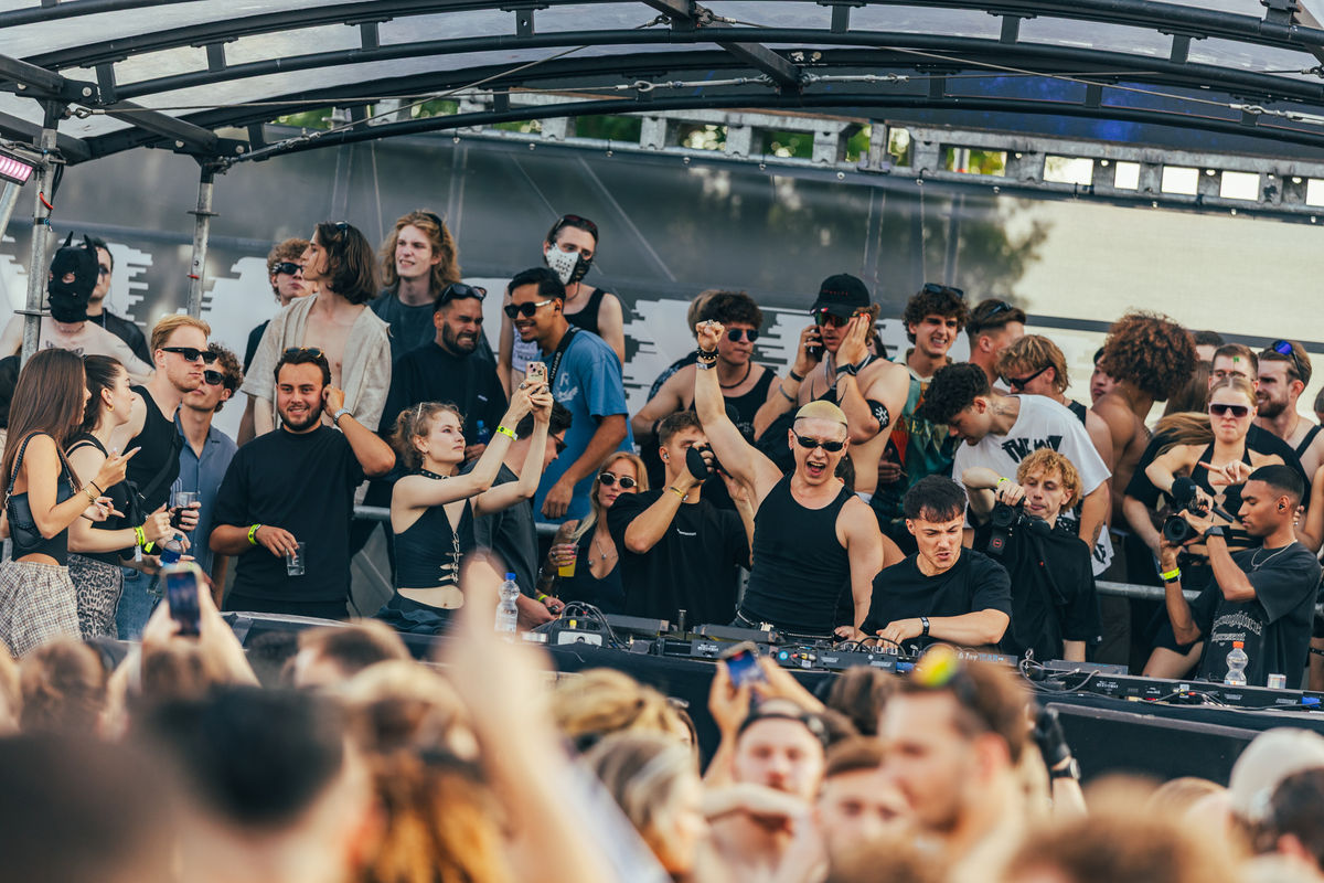 Loading... just a sec